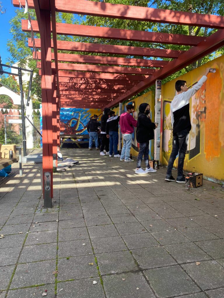 WhatsApp-Image-2022-10-09-at-14.00.02-1-768x1024 Graffiti -  Workshop im Schülerclub im Quibble